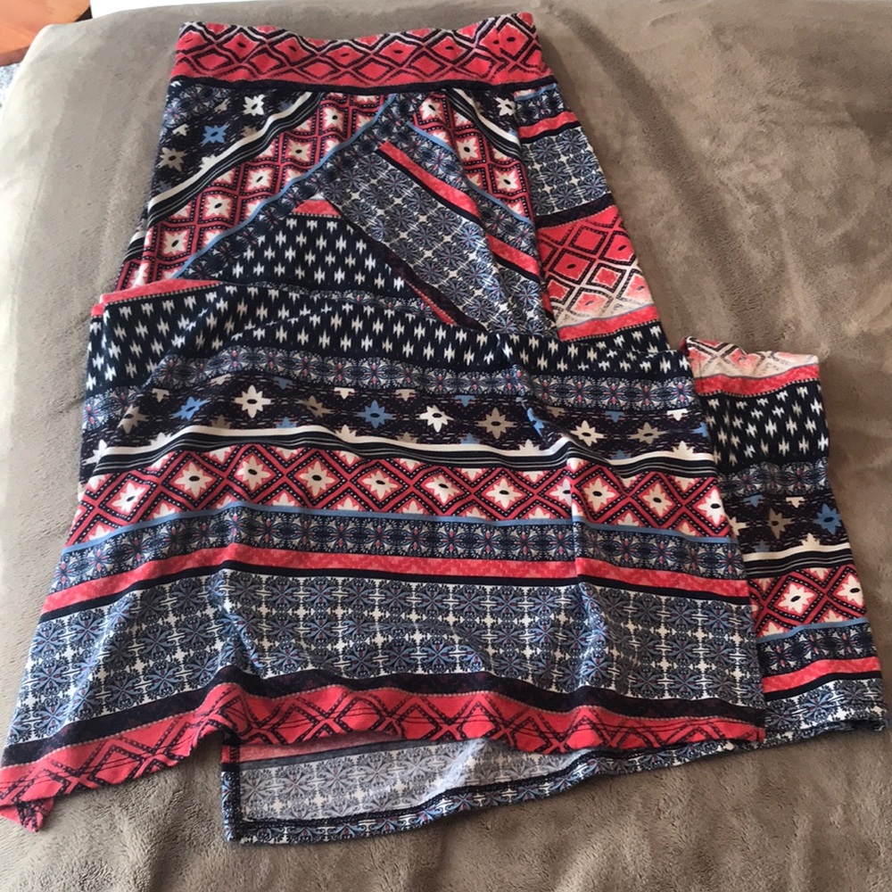 Maxi skirt; excellent condition: size SMALL